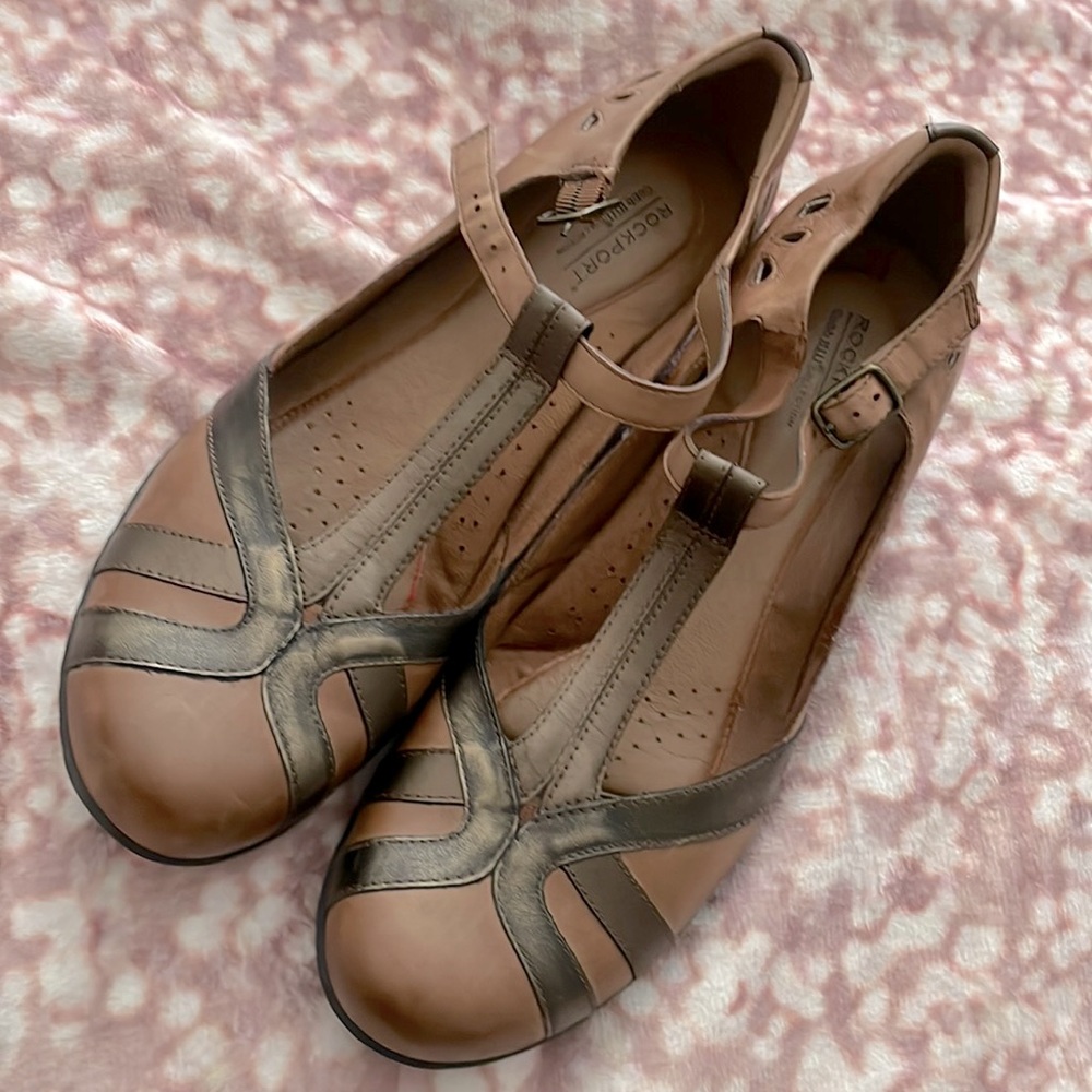 Rockport Cobb Hill collection. Used once. Hazelnut brown/ metallic dark brown.